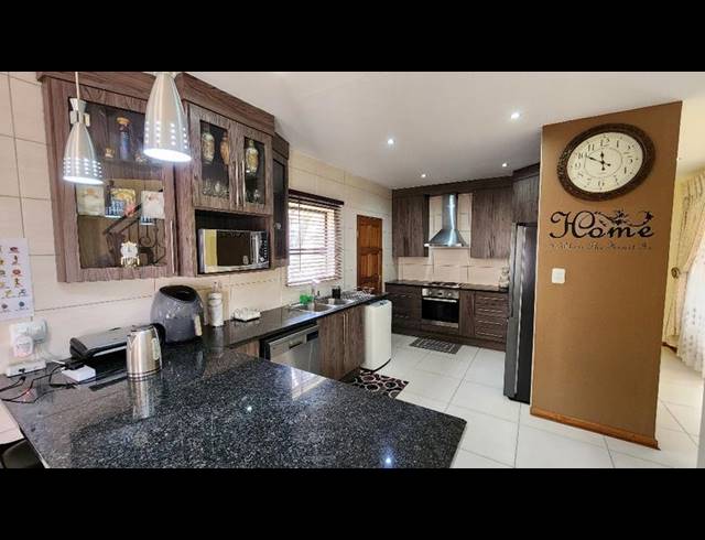 3 BEDROOM HOUSE FOR SALE IN PARKRAND